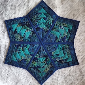 Quilted table topper pattern, sewn &quot;quilt-as-you-go&quot; style.