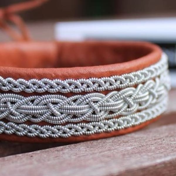 Handgefertigtes Sami-Leder Armband MODIN | Zinn Draht geflochtene Armspange