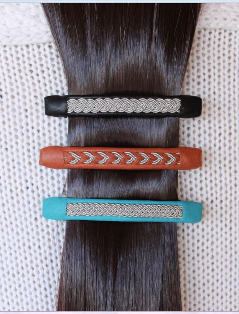 Three hair clips on a dark brown hair.
Handmade in genuine reindeer leather, Black, Nature Brown and Aqua. AC Design
3 Hair barrettes
The perfect gift for her or mum!