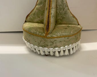 1/12th dolls house Circular lobby seat . Handmade by Pan Miniatures