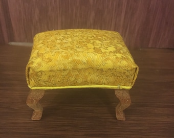 1/12th 1:12 scale dolls house footstool. Handmade Pan miniatures