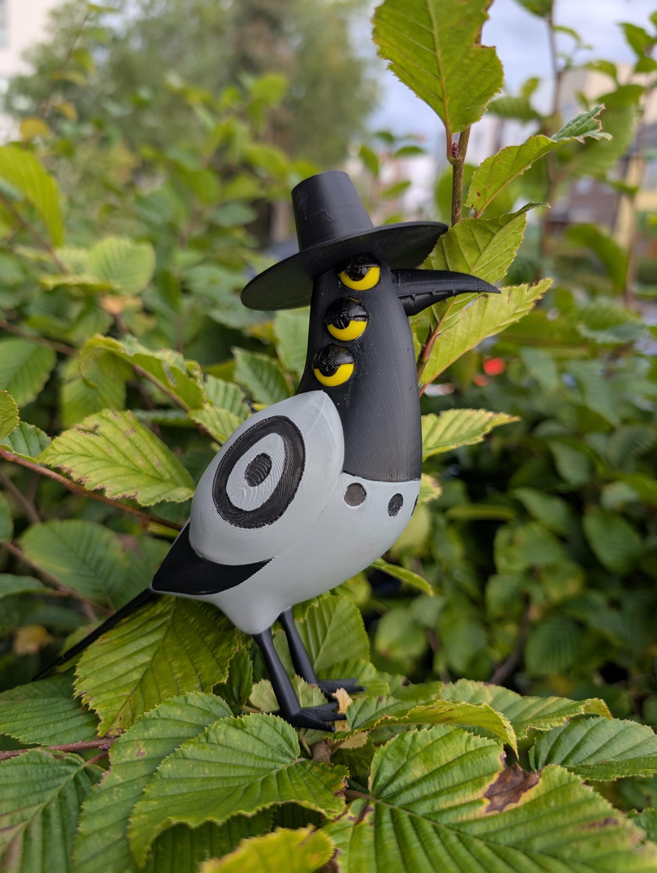 帽子をかぶった鳥 - 3Dプリントされたコレクター向けフィギュア カラス