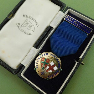 Vintage Solid Silver Gilt & Enamel Medal Nottingham Yorkshire Society Past President (14049)