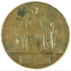 Antique King George V & Queen Mary Bronze Royal Coronation Medal 1911 (15833)