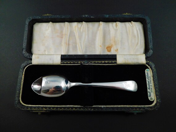 Cooper Brothers（クーパーブラザーズ）社 ビンテージスプーン Vintage Solid Silver Invalid Feeder or Pap Spoon in Box 1935
