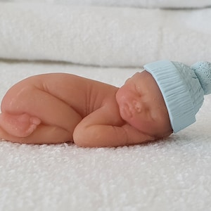 Handgemachter Ooak Polymer Clay schlafender Baby Junge Cake Topper, Babyparty, Puppenhaus