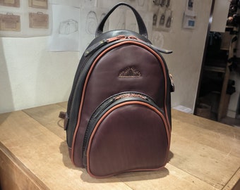 M backpack with border and 3 tones leather