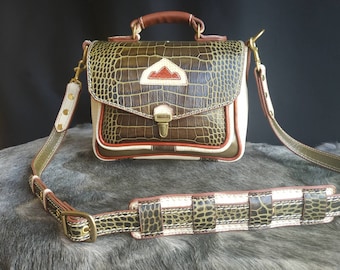 Petit cartable,sac bandoulière, multicolore et impression crocodile