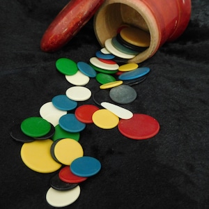 Tiddledy Winks, Table Game, collectible, RARE old Flohspiel, tiddlywinks, in original wooden box, 45 pcs clip chip, bakelite chips, 1940s