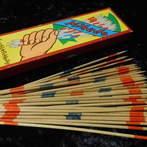 Juego de mesa, coleccionable, juego vintage Mikado Pick-up Sticks, en caja de cartón original, Mikado Sticks de madera de los años 60, juego de sutileza