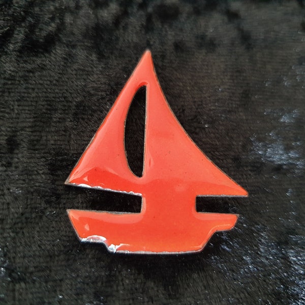 Vintage Pin, Badge, promotion Pin, collectible toys, sailing boat