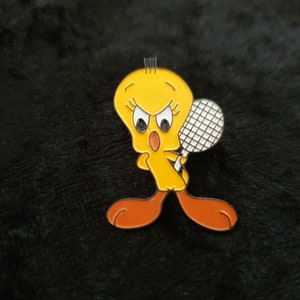 Tweety bird store tennis shoes