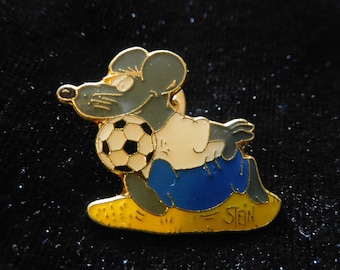Vintage LOGO PIN, Miniature Toys, Uli Stein Pin, Uli Stein Mouse, Fussball Maus, enamel pin, Pinback Button, Fan pin, Patche, Badge, Comic