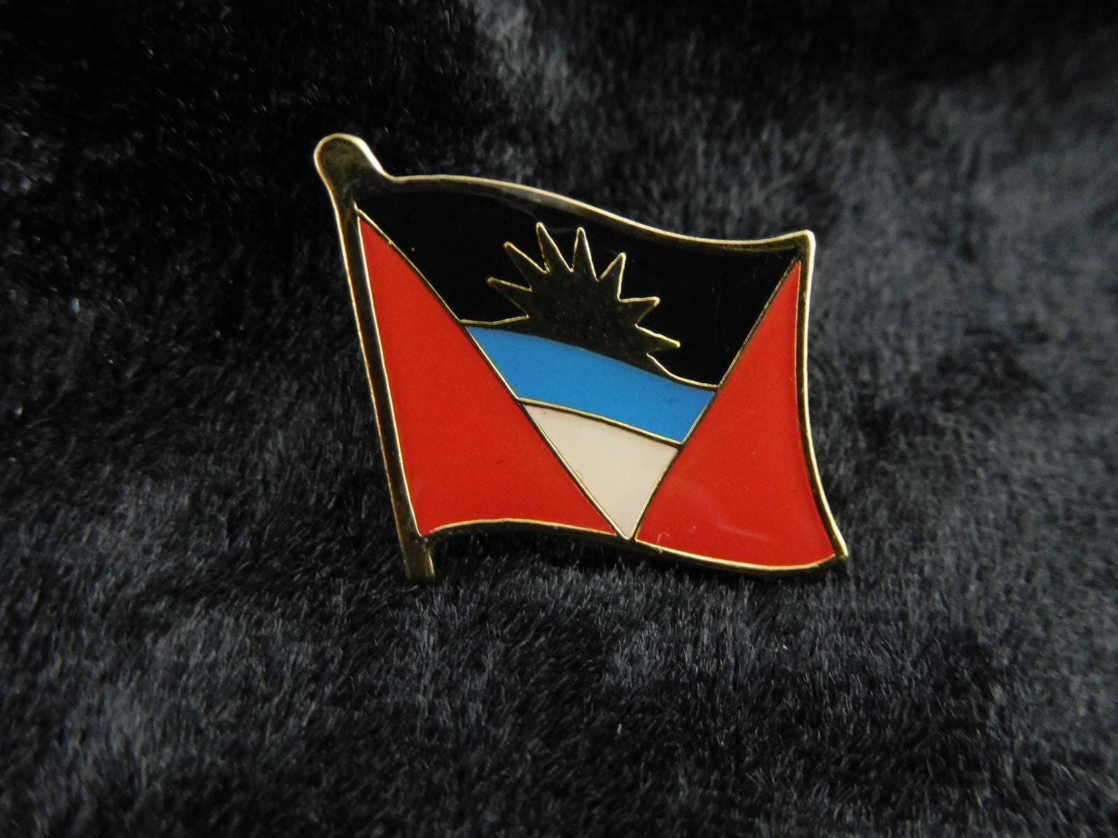 Antigua Und Barbuda Flaggen-Pin – Metall-Anstecknadel, 1,9 X 1,6 Cm, Emaille-Details