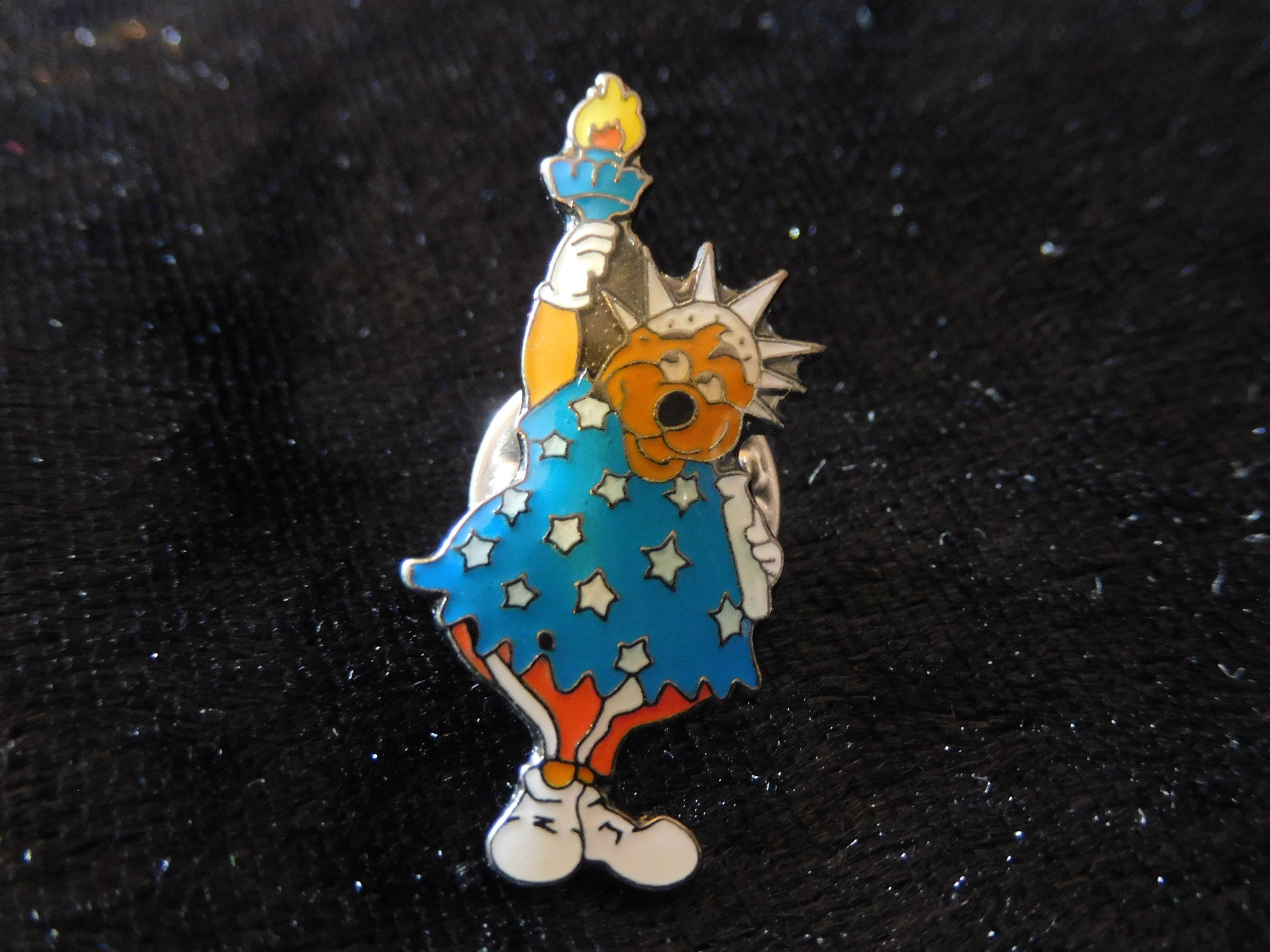 Vintage LOGO PIN, Miniature Toys, Promotion Pin, Teddy bear Pin 3, Statue of Liberty, Patche, Pins, Badge, Clip Art, Comic gift; Teddy gift