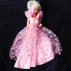 Vintage Toys, Collectible BARBIE Doll with pink silver dress, original from 1966