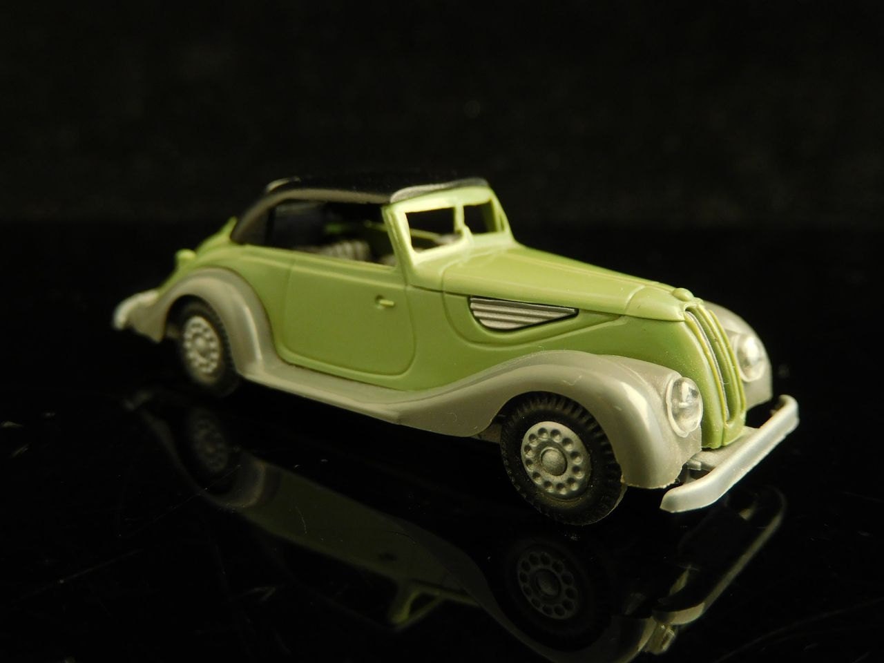 BMW M4 (G82) Modellauto Maßstab 1:32 Die Cast Spielzeug fur Kinder Geschenk  Grün 