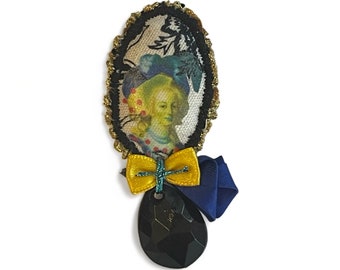 Les Nereides N2, broche baroque, portrait miniature de la reine de France Marie-Antoinette, bijoux arty