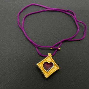 Collier collector médaillon coeur Yves Saint Laurent des années 90