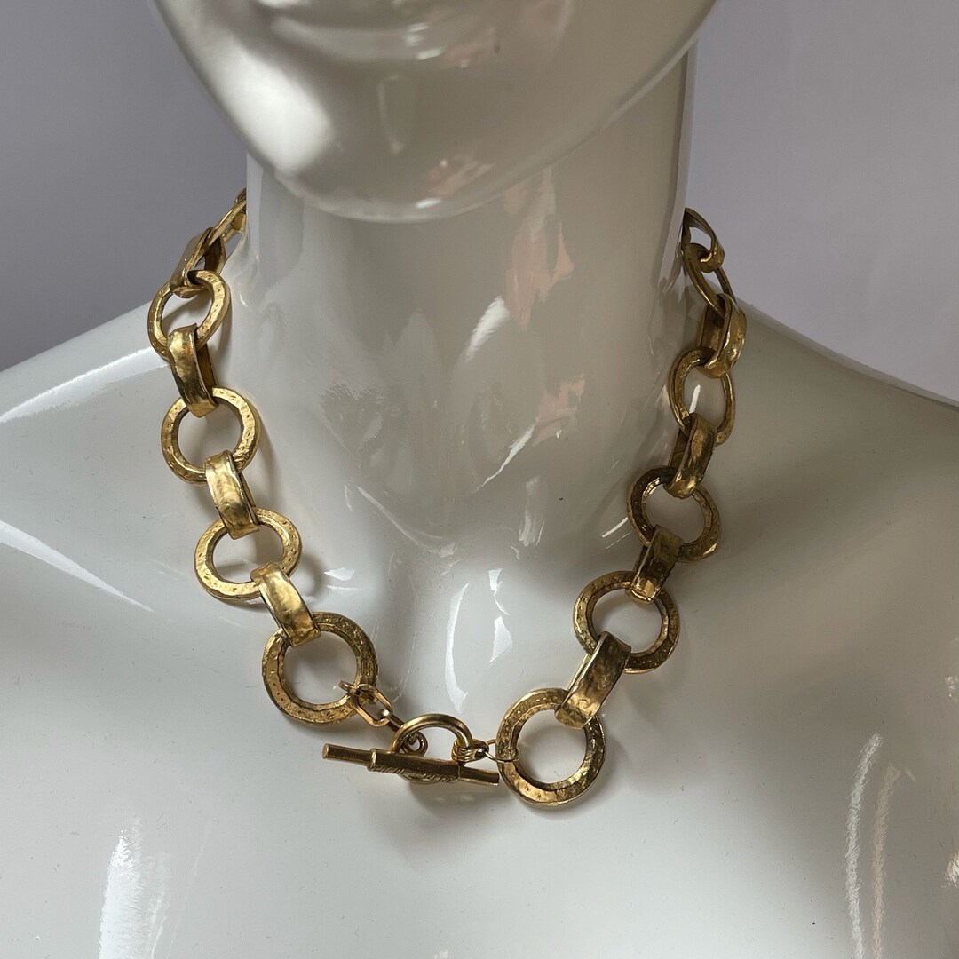 Collier Biche De Bere En étain Argenté - Longueur 40 Cm, Style Designer, Occasion Bon état