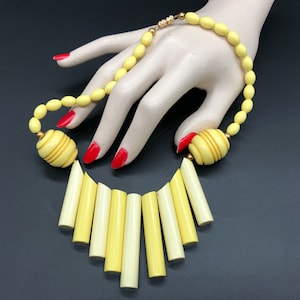Galalithe Yellow beaded Necklace, Vintage Pop 1960’s Design.