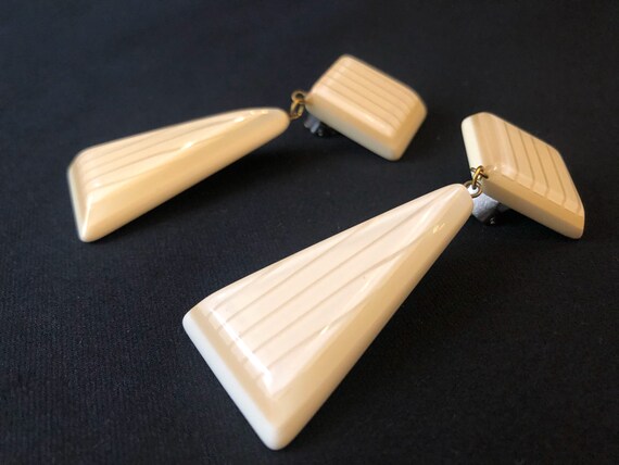 Vintage Long Dangle earring, Pale Yellow Lucite - image 4