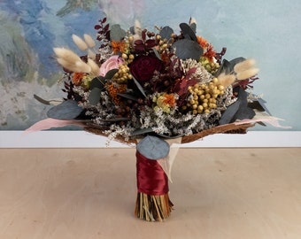 Bruidsboeket Sola-bloem: bordeauxrood, blos en eucalyptus