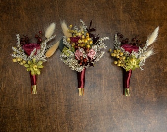 Dark red blush pink Groom's groomsman boutonniere, burgundy fall wedding dried flowers grasses autumn wedding, flowers for man