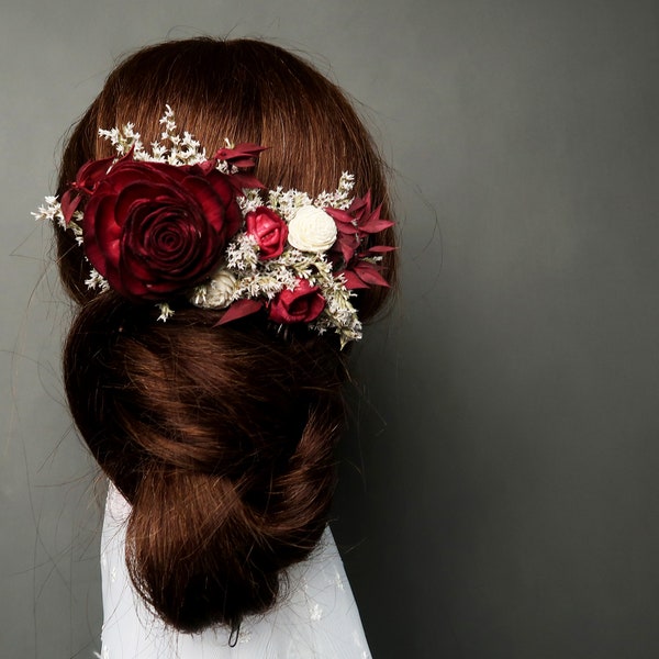 Dieprode roos haarkam Alternatieve bruid Bourgondië rustiek bos Sola en gedroogde bloemen kastanjebruine jute haarstuk bruidsaccessoire gothic