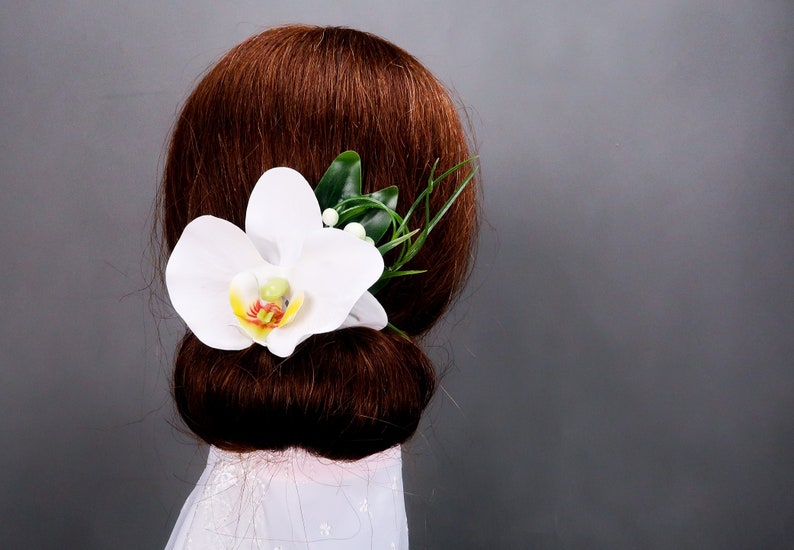 Tropical wedding orchid hair comb, realistic silk flowers, modern wedding, bridal flowers floral hairpiece image 9