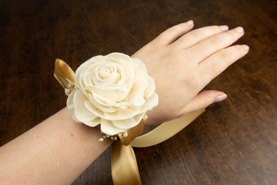 simple wrist corsage
