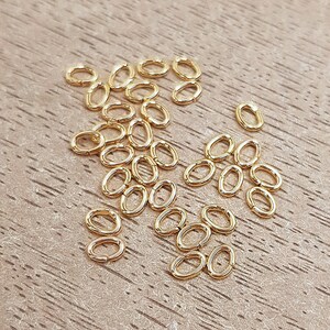 Lot de 50 anneaux ouverts ovales en laiton plaqué or 18k 4x3x0.7mm image 2