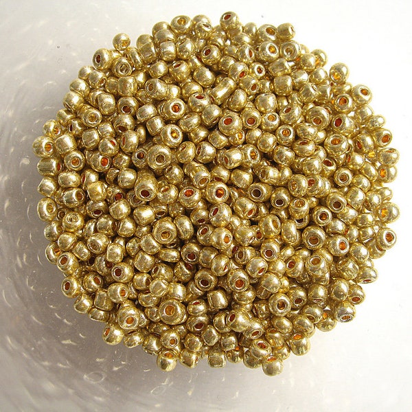 Lot of 8g of gold-colored glass seed beads 8/0 3mm or 6/0 4mm