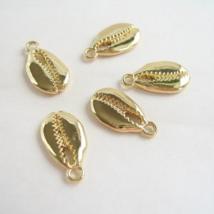 Cowrie pendant in 14k gold plated metal 20x11x3mm Sold individually