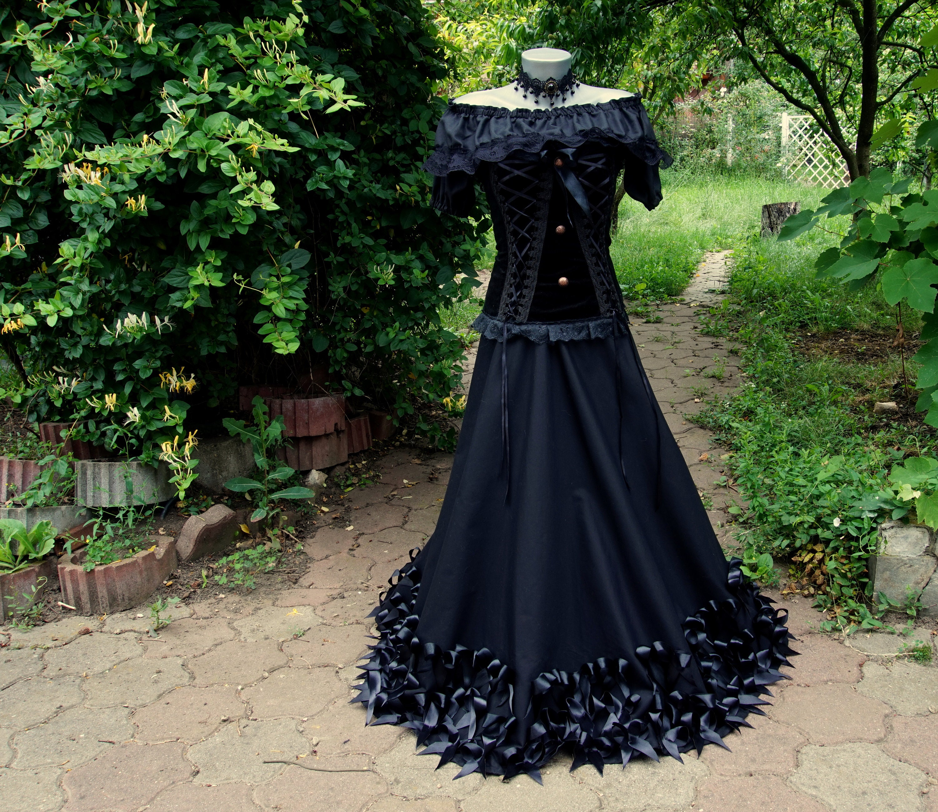 Black Lace Vampire Style Gothic Dress With Edwardian Corset Perfect for  Witchy Halloween Costume -  Canada