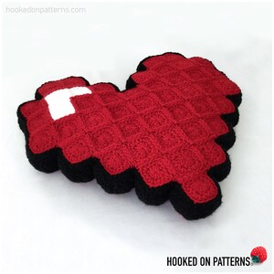 Pixel Heart Pillow Crochet Pattern PDF Download in ENGLISH ONLY Crochet your own Heart Shaped Cushion for Valentine's Day image 3
