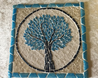 Dessous de plat en mosaïque; arbre de vie bleu sur carreau de faïence: 20cmx20cm.