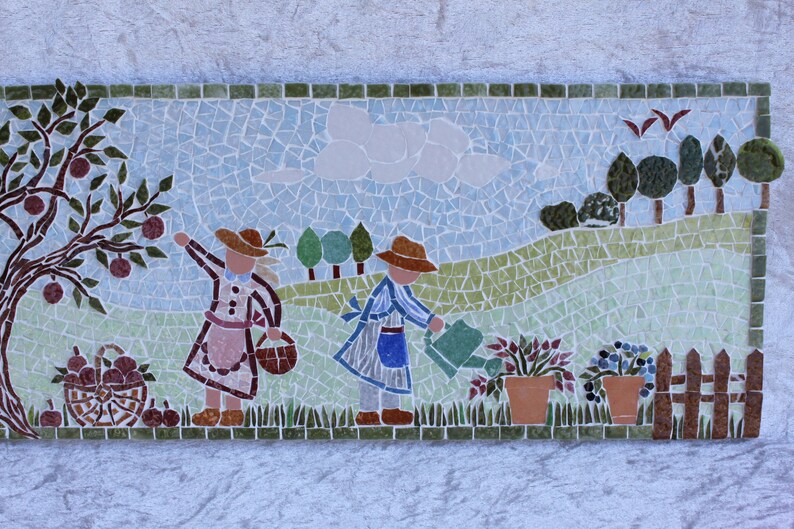 Escena del jardín ingenuo en micro mosaico con paisaje al fondo de la tabla imagen 5