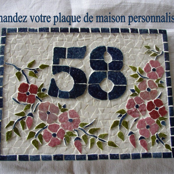 Plaque de numéro de maison personnalisée en mosaïque.Choisissez la couleur et le décor et je le réalise pour vous.