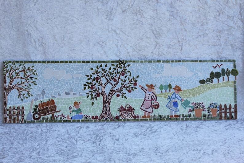 Tableau Scène de jardin naïve en micro mosaïque avec paysage en arrière plan image 1