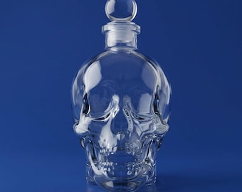ガラス製の頭蓋骨型デカンタ
