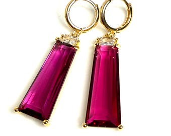 Orecchini pendenti a cerchio color fucsia scuro con cristalli, regalo per lei.