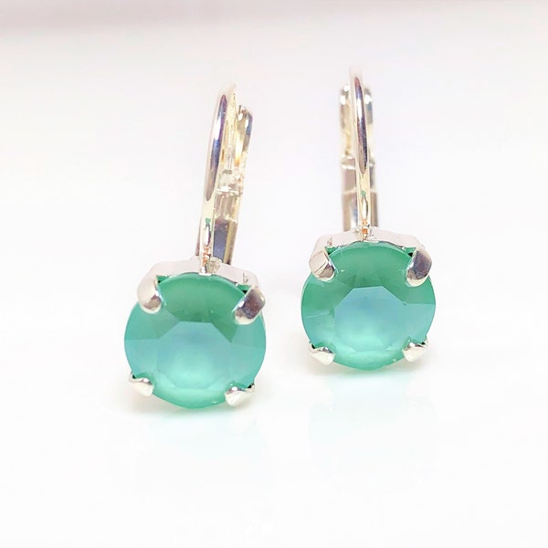 Pendientes de cristal austriaco verde menta, gotas de cristal de 8 mm verde pastel, pendientes traseros de palanca plateados, colgantes de pasta georgiana