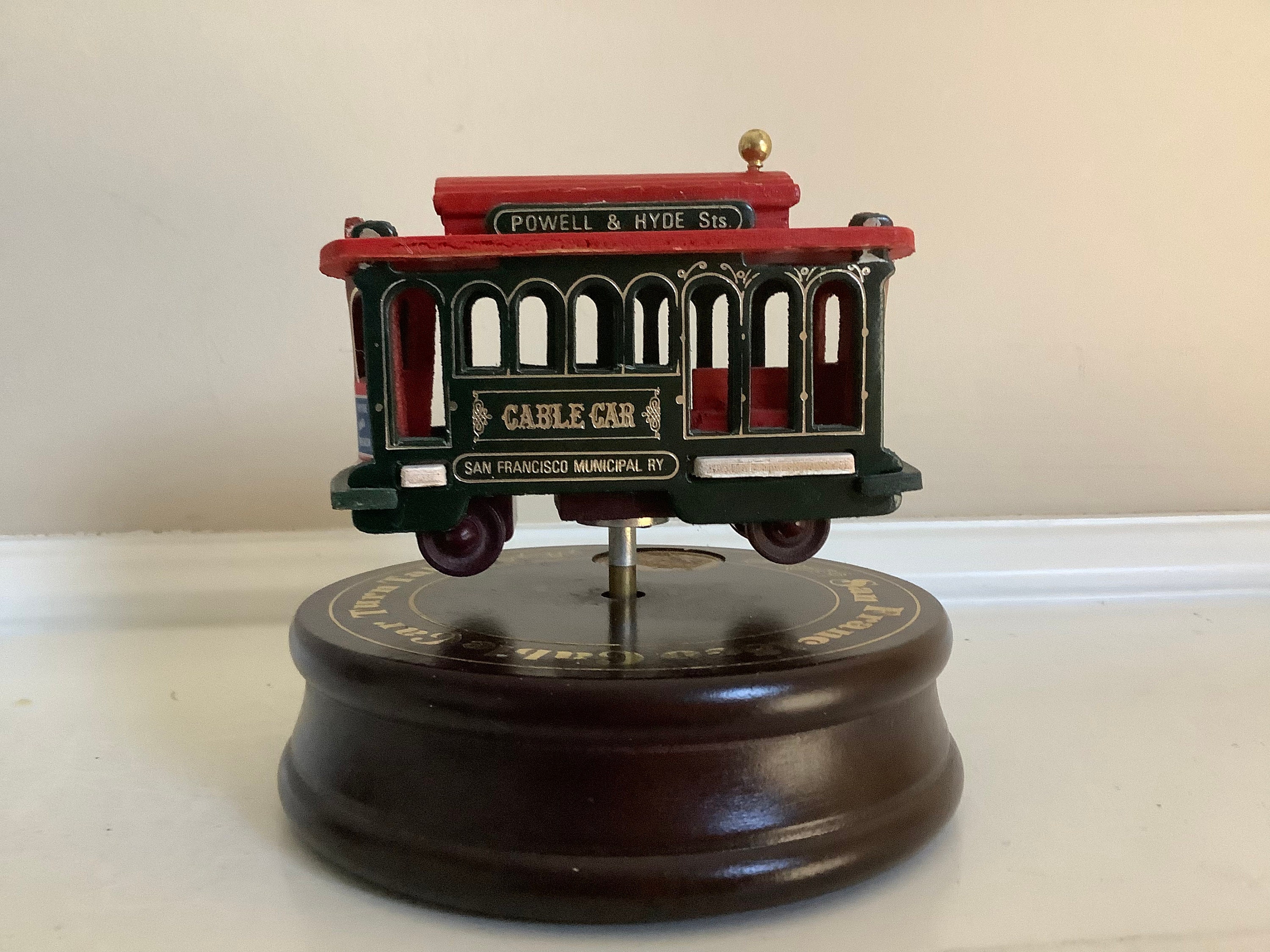 Машина Wind up Perry Watkins
