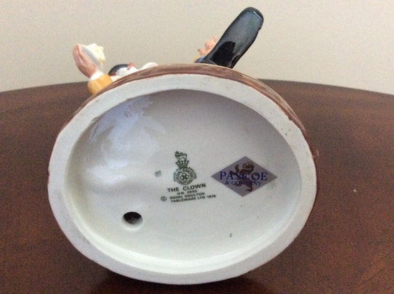 ロイヤルドルトン「パイクリームを投げるピエロ」フィギュア H.N 2590