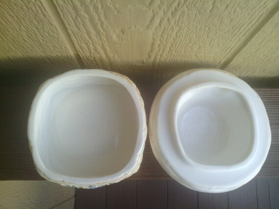 Pretty and  Practical Glossy Storage Container wi… - image 4