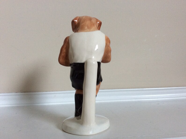 John Beswick \u201cIt\u2019s a Knockout\u201d figurine The Sporting Character Collection #412. Royal doulton
