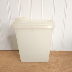 Junior Tupperware Cereal Store-n-Pour Vintage~ #499-3 ~