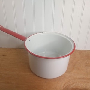 Vintage Red/White Enamelware 4QT Saucepan~ Farmhouse Kitchen ~ Country Kitchen ~ Primitive Houseware