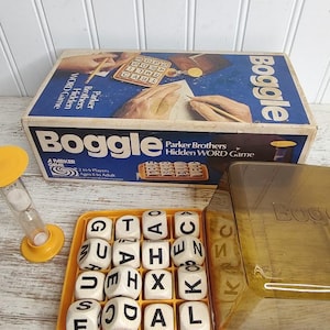 Vintage BOGGLE 1976 Edition ~ Family Game Night~ Word games